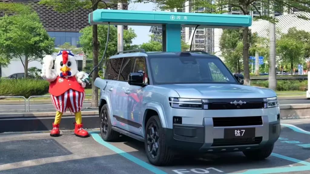 KFC စားရင်း ၉ မိနစ်အတွင်း EV အားအပြည့်သွင်းနိုင်မယ့် BYD ရဲ့ ဝန်ဆောင်မှု