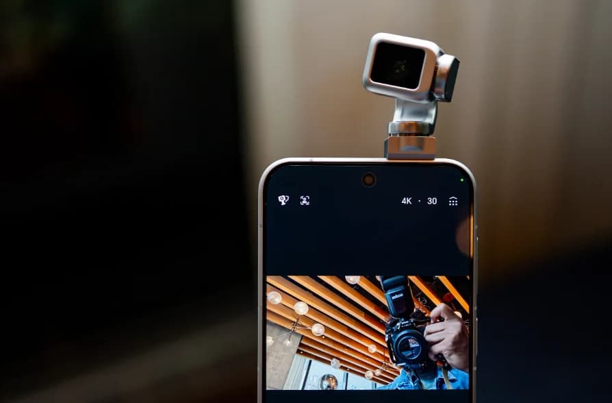 ကမ္ဘာ့အသေးဆုံး 200MP Gimbal ကင်မရာ ပါတဲ့ Honor Robot Phone လာပြီ