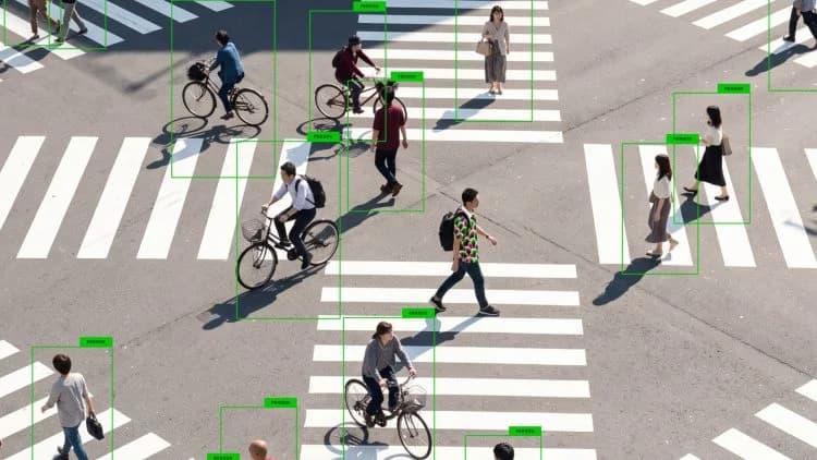 Mysterious Digital Camouflage Shirt Makes You Invisible to AI Cameras